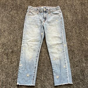Gap kids girlfriend fit embroidered daisy jeans Sz 8 like new bundle to save